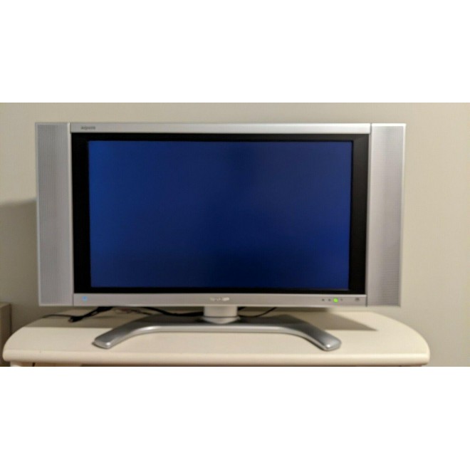 Sharp Aquos LC-32DA5U 32-Inch HD-Ready Flat-Panel LCD TV